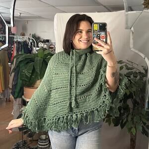 Vintage Handmade Crochet Knit Cozy Poncho Fringe Green Small